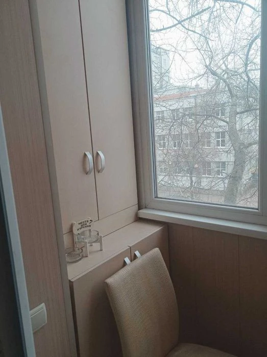 Продам велику 3-и кімнатну квартиру сталінку біля Південгого