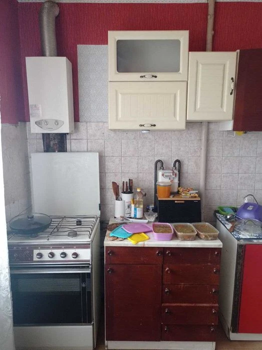 Продам велику 3-и кімнатну квартиру сталінку біля Південгого