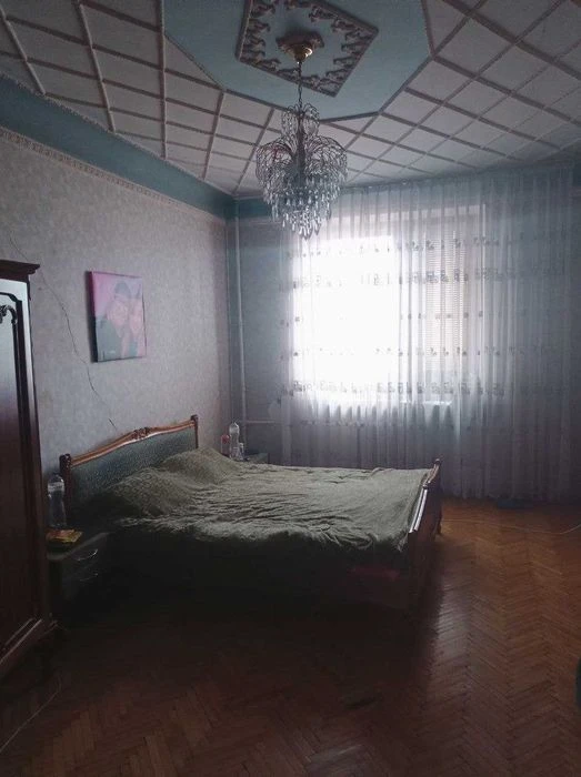 Продам велику 3-и кімнатну квартиру сталінку біля Південгого