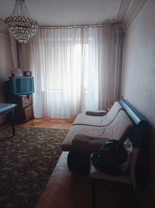 Продам велику 3-и кімнатну квартиру сталінку біля Південгого