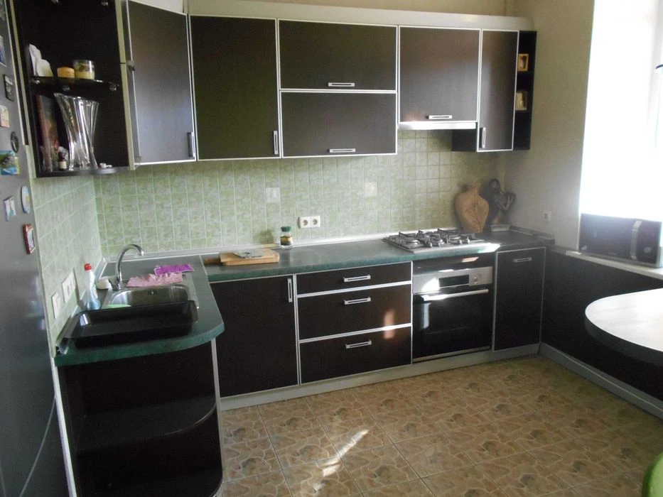 Продам 2-кв м. Защитников Украины пр. Героев Харькова д.96а