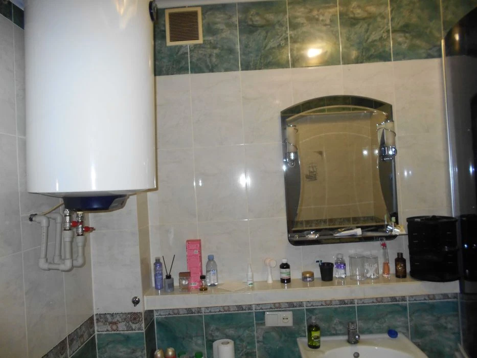 Продам 2-кв м. Защитников Украины пр. Героев Харькова д.96а