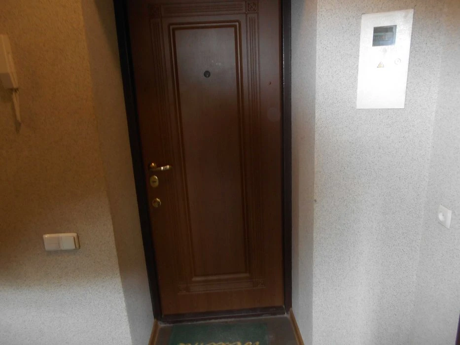 Продам 2-кв м. Защитников Украины пр. Героев Харькова д.96а