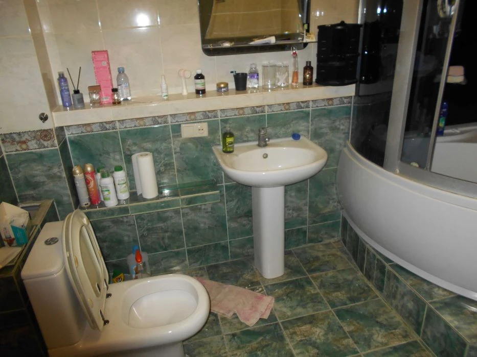 Продам 2-кв м. Защитников Украины пр. Героев Харькова д.96а