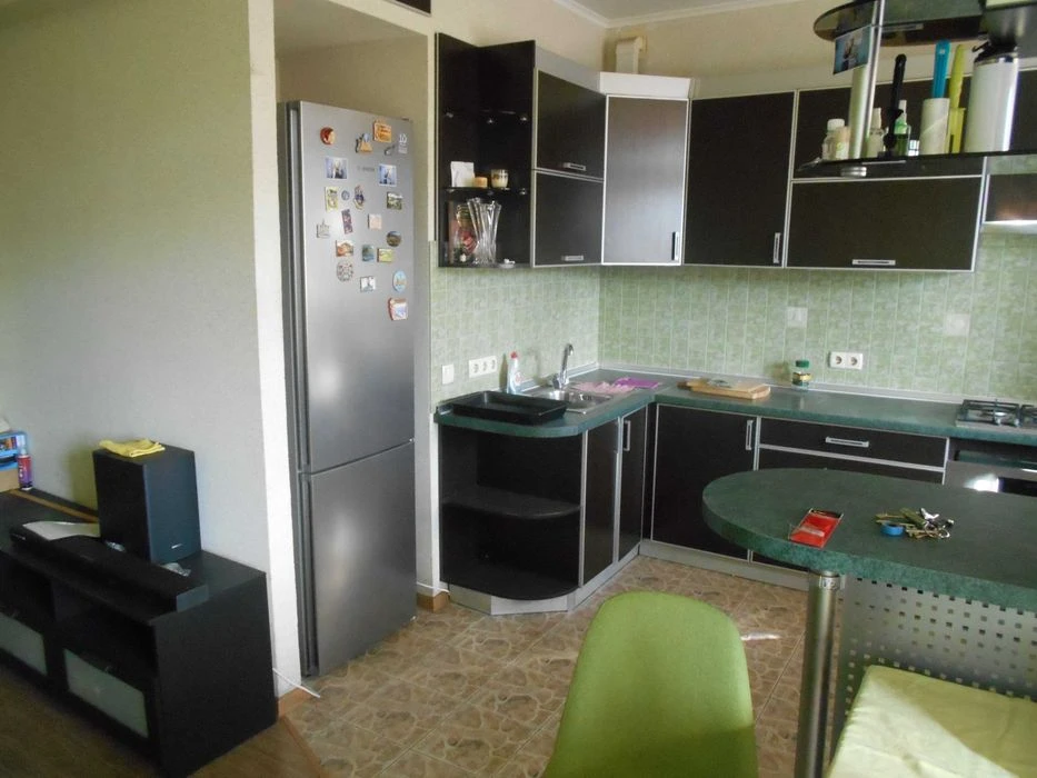 Продам 2-кв м. Защитников Украины пр. Героев Харькова д.96а