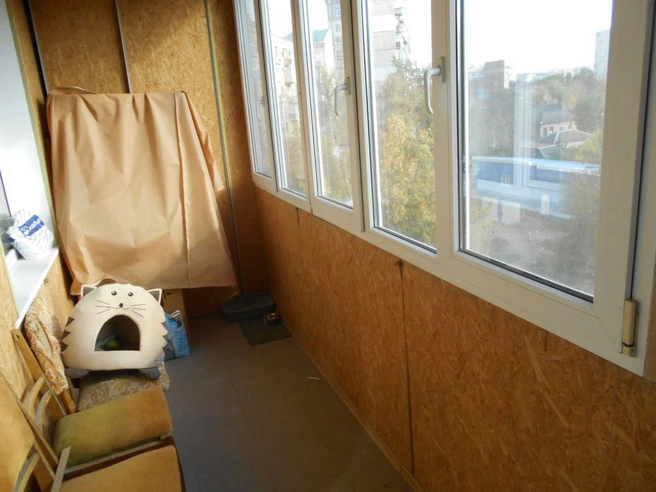 Продам 2-кв м. Защитников Украины пр. Героев Харькова д.96а