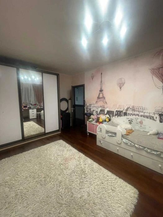 Продам 3 ком кв.  в Центре  Сертифмкат