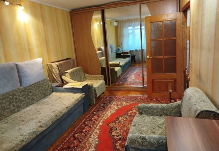 Продам 1 к.квартиру П'ятихатки пр. Ак.Курчатова 27