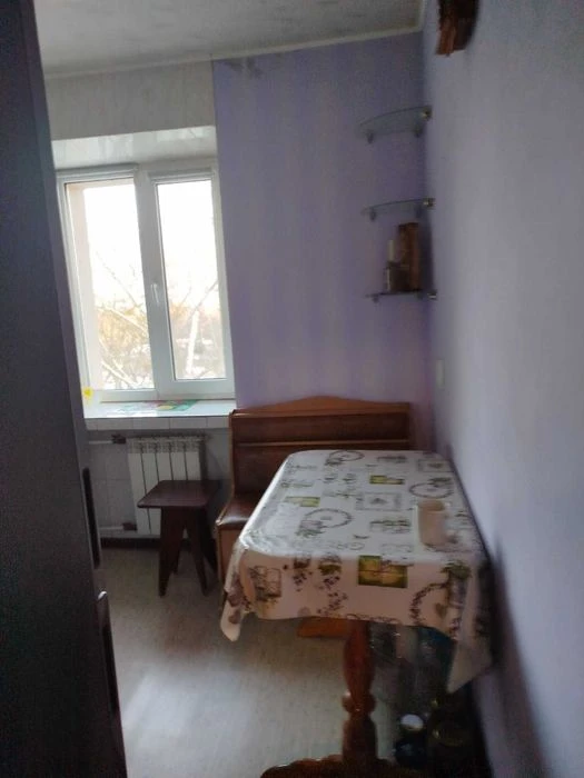 Продам 1 к.квартиру П'ятихатки пр. Ак.Курчатова 27