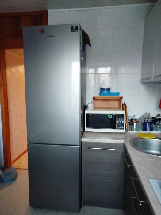 Продам 1 к.квартиру П'ятихатки пр. Ак.Курчатова 27