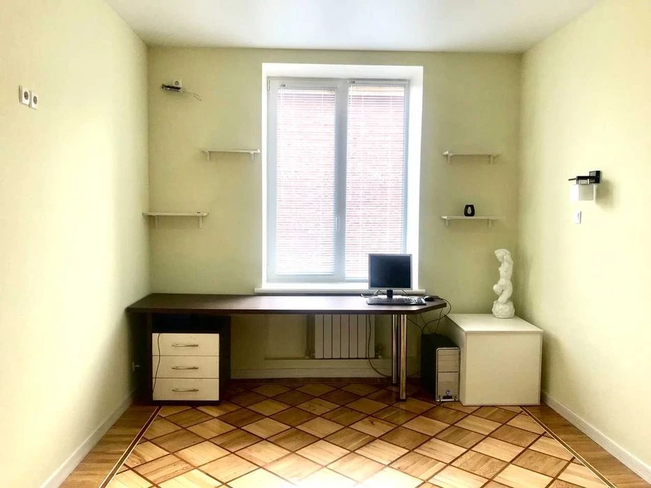 Gk Продам 3 комнатную квартиру рядом с метро