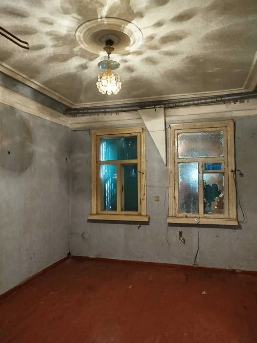 Продам 1 квартиру біля метро Спортивна