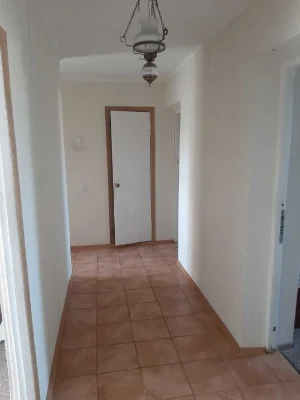 Продам квартиру 4 кім. Салтівка 656м/р 8/9 цегла 52000у.е.Q