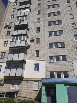 Продам квартиру 4 кім. Салтівка 656м/р 8/9 цегла 52000у.е.Q