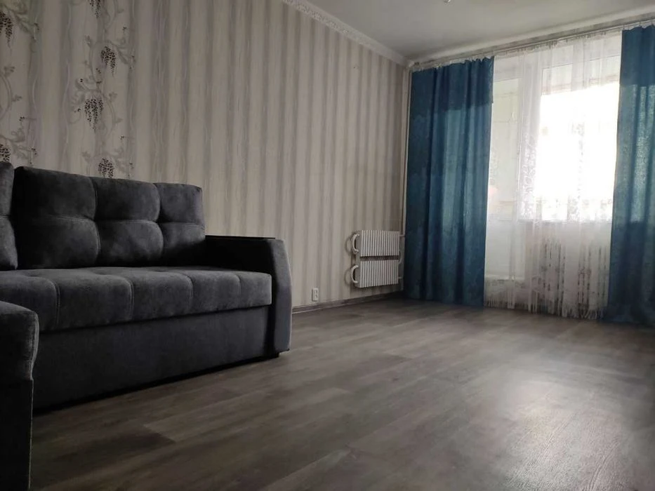 Продам 3 ком.  квартиру 4/9, метро Барабашова, по пр.Юбилейн