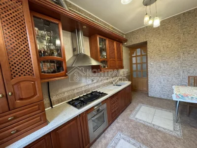 Продам 4к квартиру сталінка Центр Держпром Ромена Роллана єВ