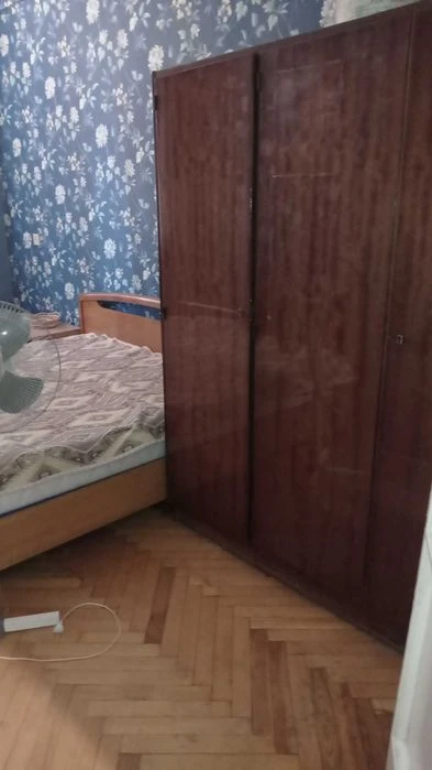 Продам 2-квартиру метро Захисників України.