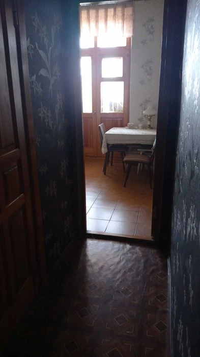 Продам 2-квартиру метро Захисників України.