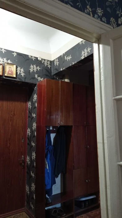Продам 2-квартиру метро Захисників України.