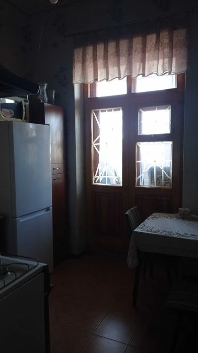 Продам 2-квартиру метро Захисників України.