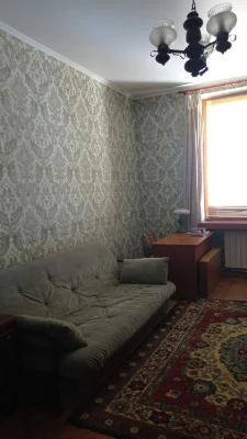 Продам 2-квартиру метро Захисників України.