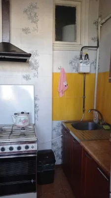 Продам 2-квартиру метро Захисників України.