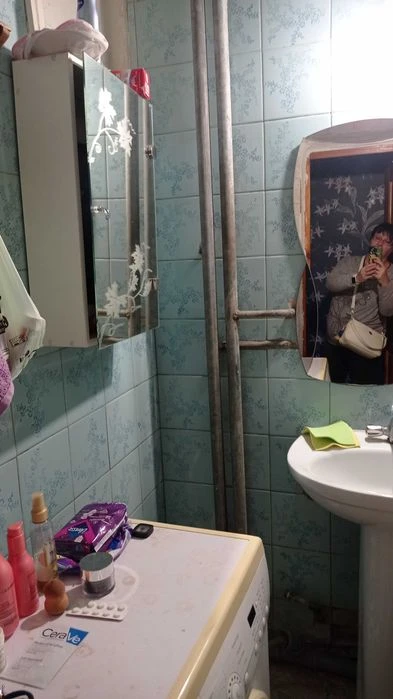 Продам 2-квартиру метро Захисників України.