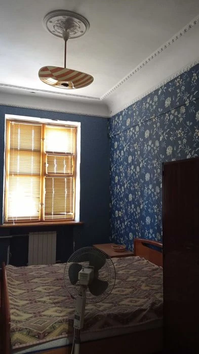 Продам 2-квартиру метро Захисників України.