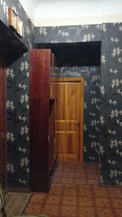 Продам 2-квартиру метро Захисників України.
