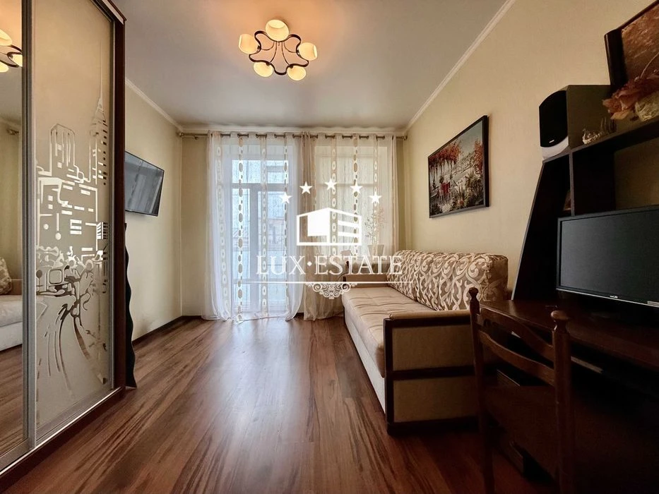 Продажа 3-комнатной квартиры на Кузнечной 32. Центр!
