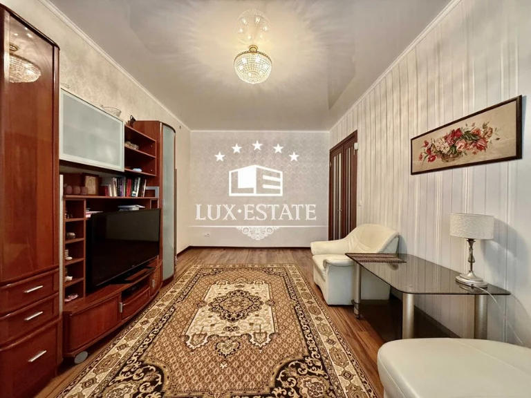 Продажа 3-комнатной квартиры на Кузнечной 32. Центр!