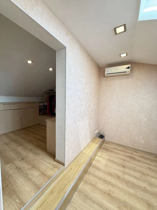 Продам гарну 3.к квартиру, Новоолександрівська, 54-а, Журавл