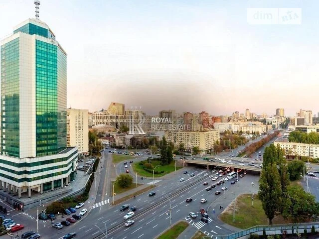 Sale of 4-room apartment 90.5 sq. m on Beresteyskyi Avenue 11 • I