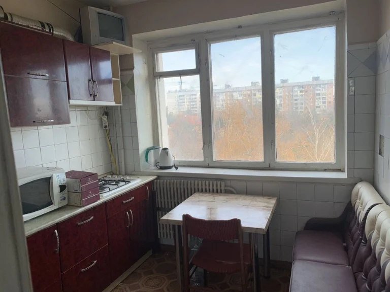Продам 3-х к.кв 74 м.кв метро Научная ул.Шатиловская