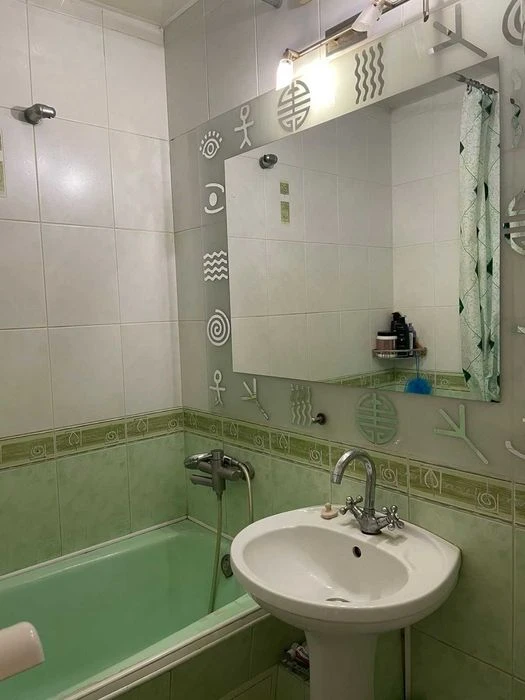 Продам 2 комн.квартиру на Салтовке в районе метро (405027)