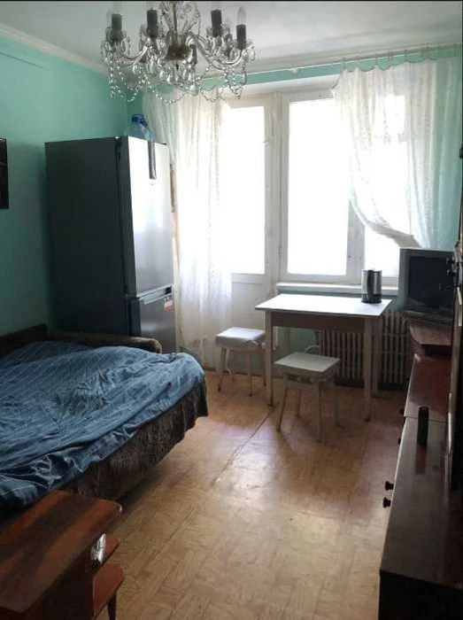 Продам свои две комнаты в трехкомнатной квартире