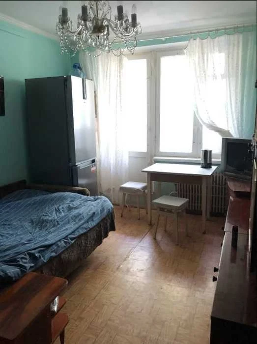 Продам свои две комнаты в трехкомнатной квартире
