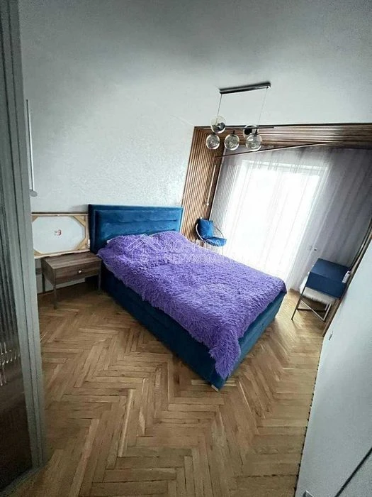 Продається 3кімн.кв. центр . Гімназійна набережна