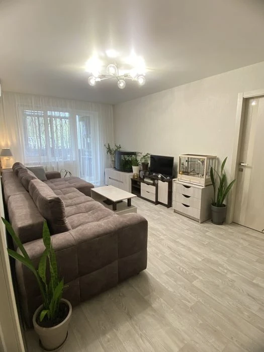 АГЕНСТВАМ НЕ ТУРБУВАТИ! ВЛАСНИК! Продам 3х кім. кв., м.Салті