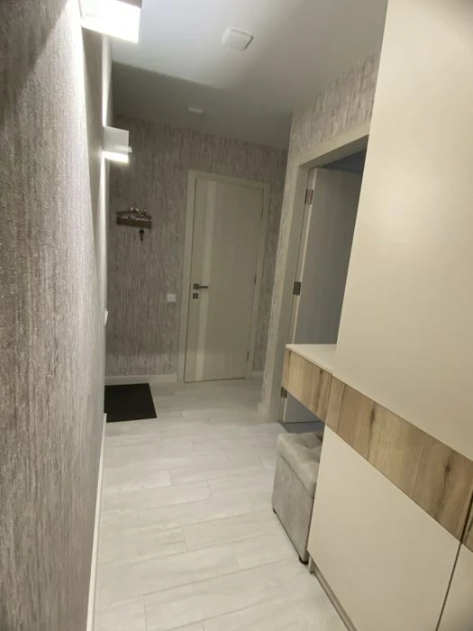 АГЕНСТВАМ НЕ ТУРБУВАТИ! ВЛАСНИК! Продам 3х кім. кв., м.Салті