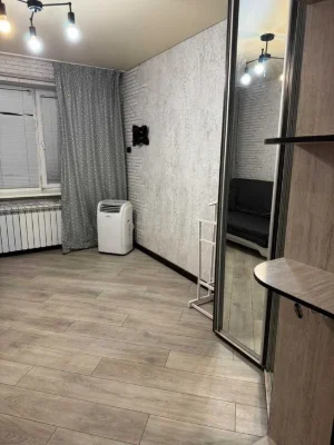 Продам гостинку метро Дворец Спорта