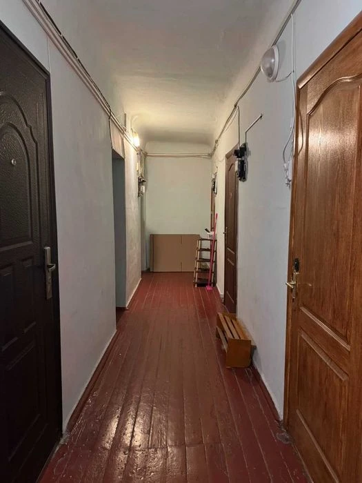 Продам гостинку метро Дворец Спорта
