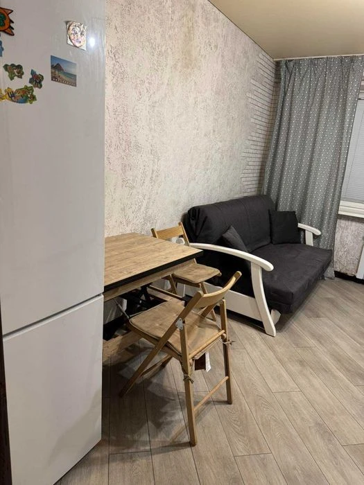 Продам гостинку метро Дворец Спорта