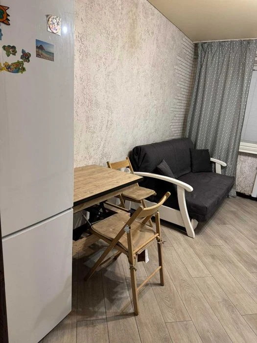 Продам гостинку метро Дворец Спорта