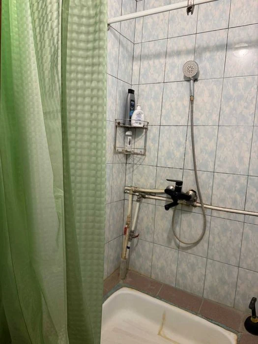 Продам гостинку метро Дворец Спорта