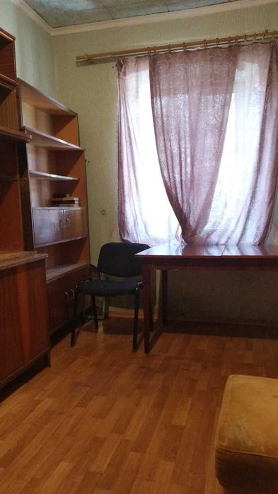3 к квартира. Площадь. Фейербаха 16. Центр. 1-й этаж.