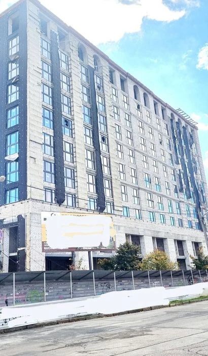 D1M Продам видовую квартиру - студию возле ТРЦ Никольский.