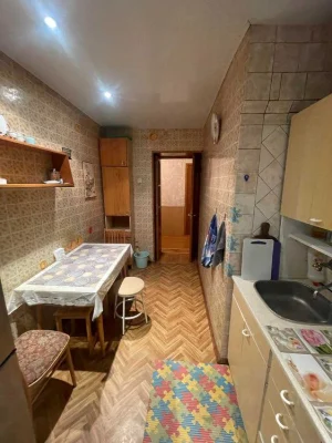 Продам 3 к.кв м.Захисників України pp1