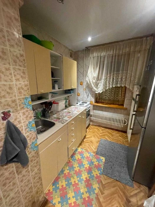 Продам 3 к.кв м.Захисників України pp1