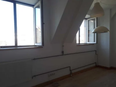 Продам 2 комнатную квартиру 50 м2 в центре,пр. Героев Харько